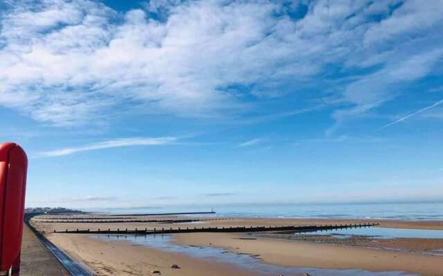 Lovely 2-bed Static Caravan in Rhyl