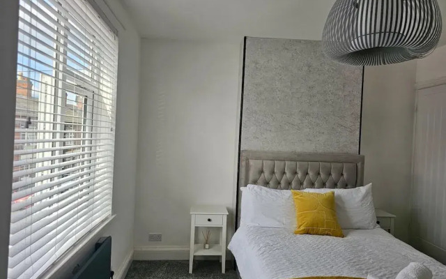 Housesleeps6-garden-freeparking-wifi-cityretreat