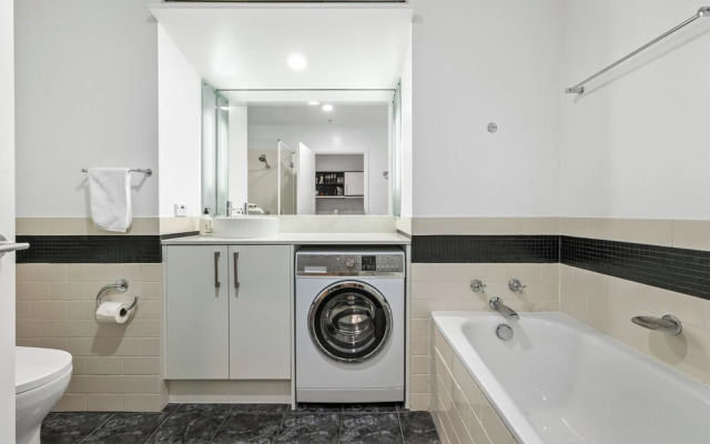 Central 1BR w/ Pool,Gym+Tennis Court Zodiak Stays