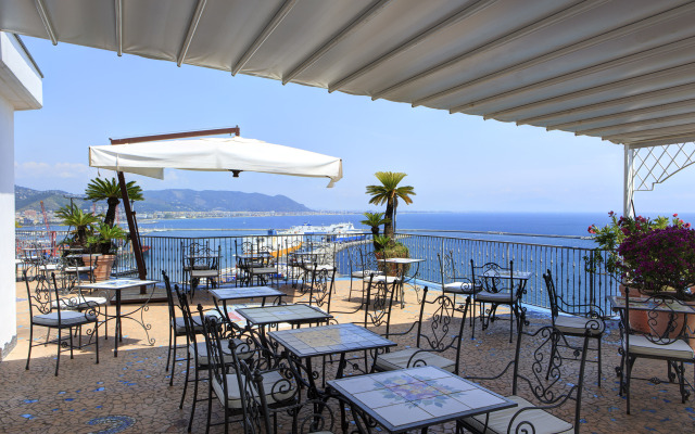Lloyd's Baia Hotel