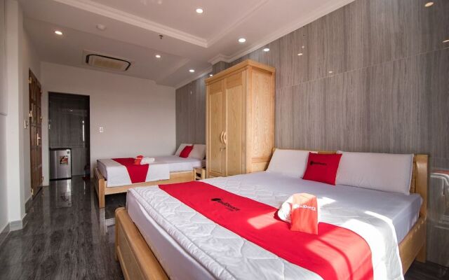 RedDoorz near Tan Son Nhat Golf 2