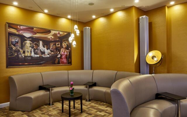Hollywood Media Hotel