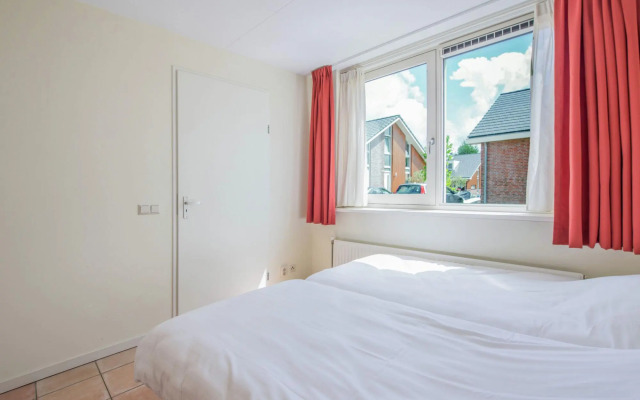 Apartment in Waterpark With Private Jetty