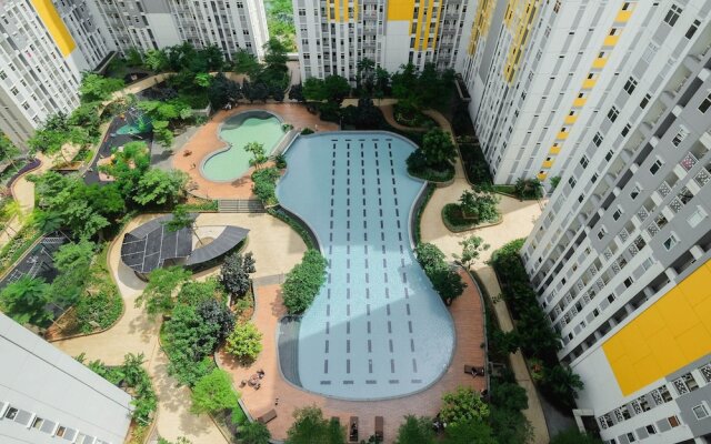 Pool View 2BR Apartment @ Springlake Summarecon