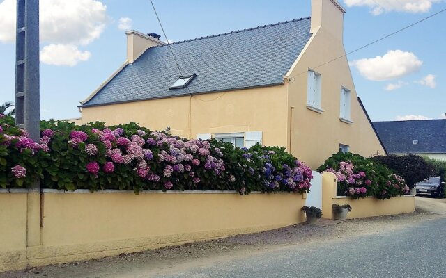 House With 3 Bedrooms in Cléder, With Enclosed Garden and Wifi - 500 m