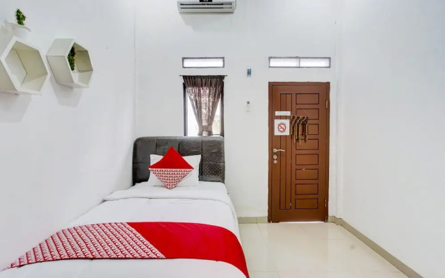 OYO 90124 Oemah Ratu Hostel Syariah