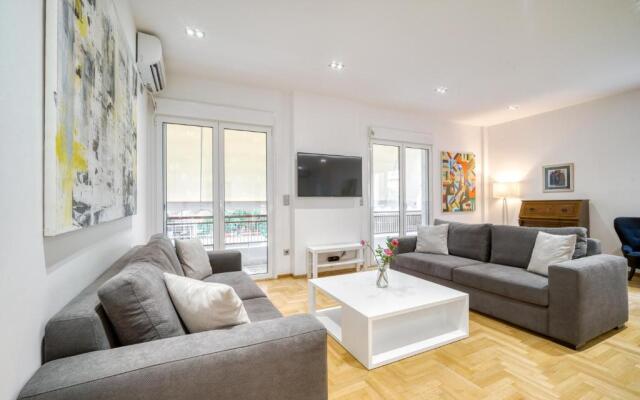 Stunning Central 170m2 3 Bedroom 3 Bathroom, Sleeps 10 Guests