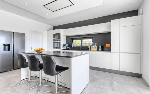 Manatee Modern Luxurious Villa