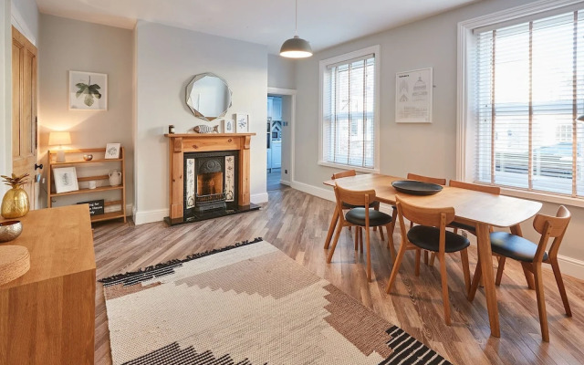 Host Stay Cheviot House