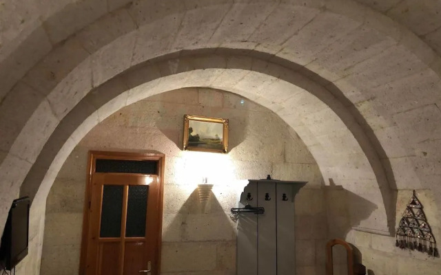 Anatolia Raymonde Cave House