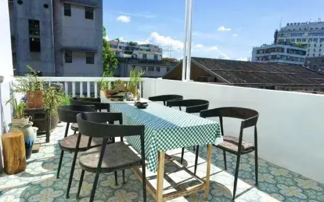 Sanzao Shiyue Hostel