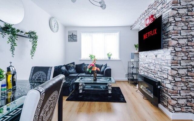Spacious & Luxurious 3-bed House in Manchester