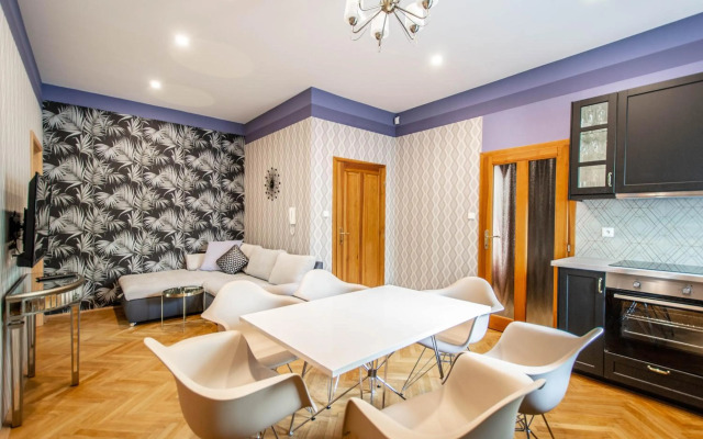 National Museum 3BDR Golden Stork Spot