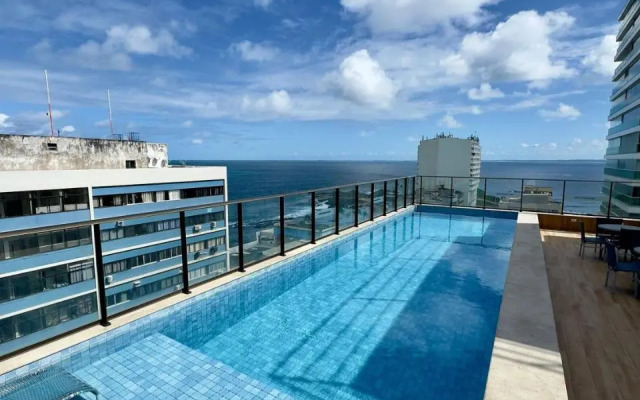 Academia/Garagem/ Piscina : a 300 m do Farol