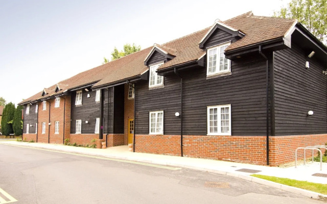 Premier Inn Woking West - A324