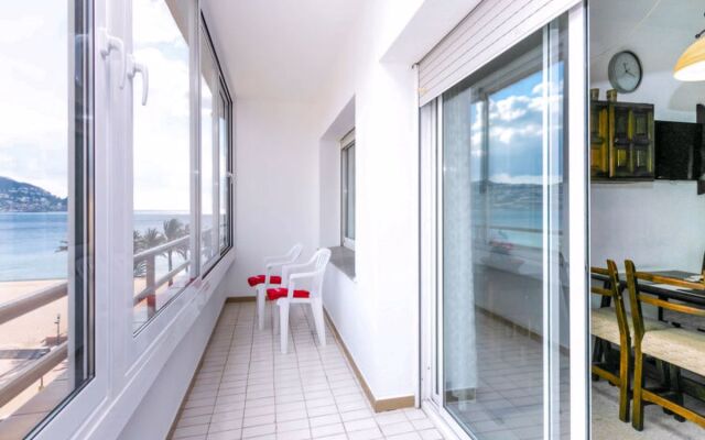 Roses Holiday Center 20816