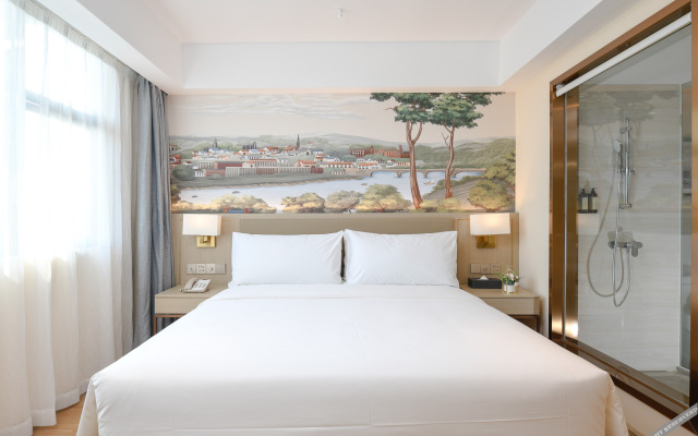 Vienna Hotel (Beihai Weizhou Island Lanqiao seaview shop)