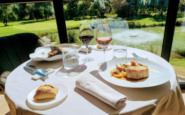 Domaine Ribiera, Hotel 5 Etoiles, SPA & Golf - Forcalquier