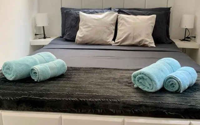 5 min to Bat Yam beach 2 rooms flat equipped
