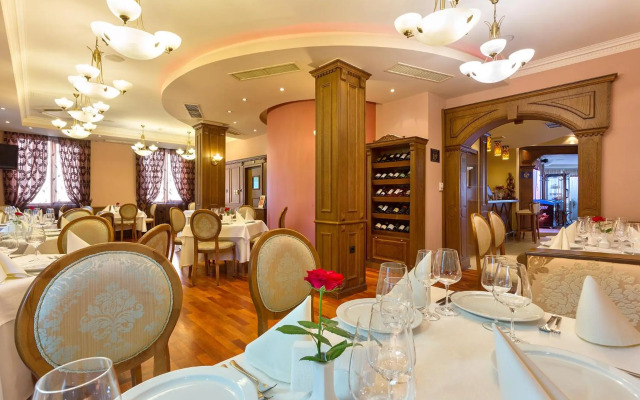 Club Central Hotel