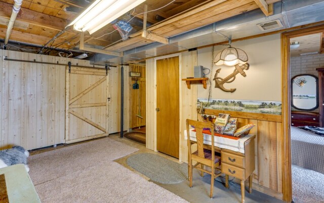 Lakefront Sunrise Beach Cabin w/ Private Dock!