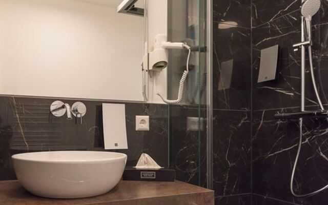 Outlet Hotel