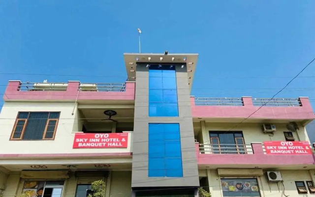 Oyo Flagship 80784J Sky Inn Hotel & Banquet Hall