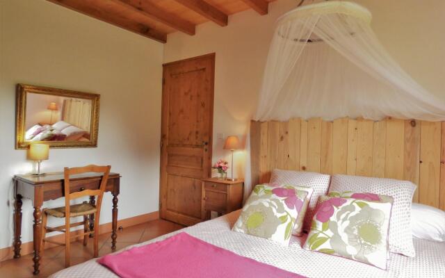 Charming house with private spa and terrace near Duras