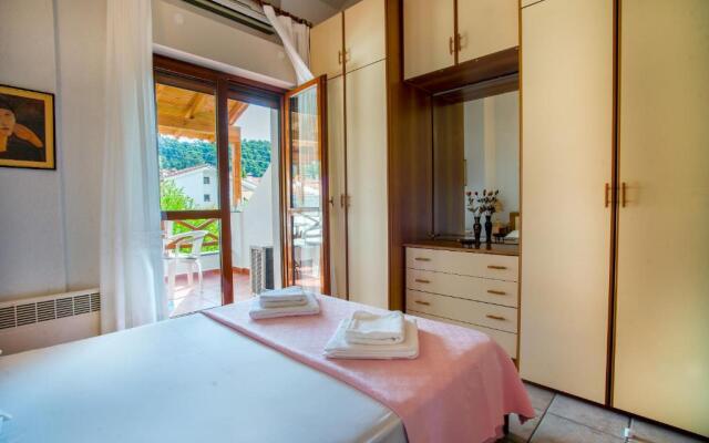 Casa Costa for 7 guests near Fourka beach
