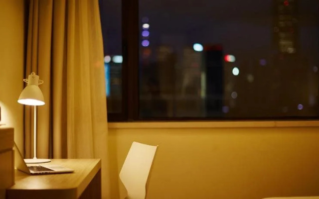 HanTing Hotel (Wuhan Tianhe Airport Panlong City Outlet)