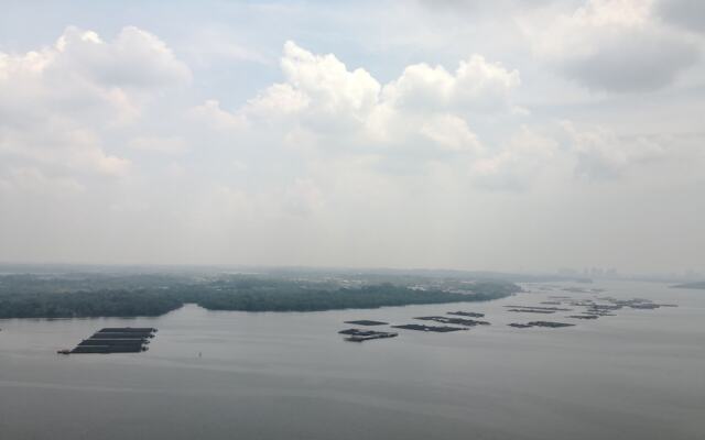 Sea View Homestay @ Country Garden Danga Bay