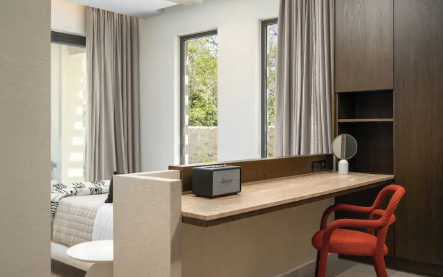 Dyo Beach Suites