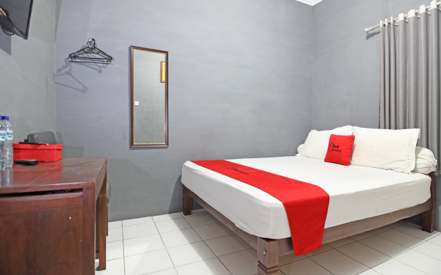 RedDoorz near Terminal Condong Catur