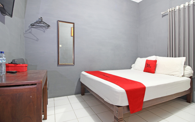 RedDoorz near Terminal Condong Catur
