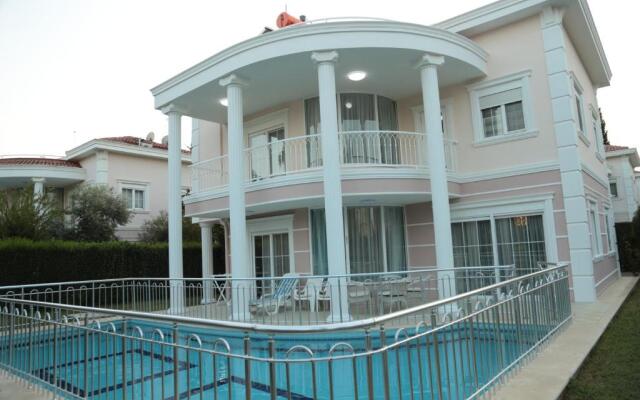 Villa Aslam, Kadriye Mahallesi 236 Sokak No: 1-4 Tolerance Golf Sitesi C-1 Blok, Serik, Antalya