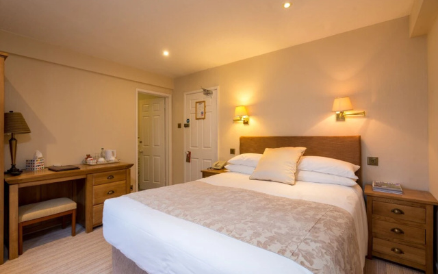 The Glen Yr Afon House Hotel