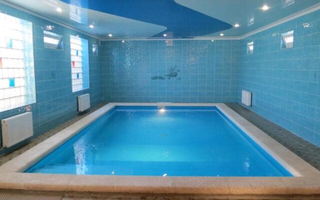Karetnyy Dvor, otel'-sauna