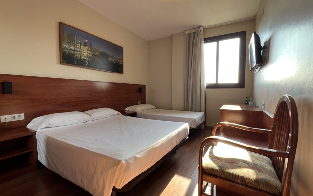 Отель B&B Tarragona Reus