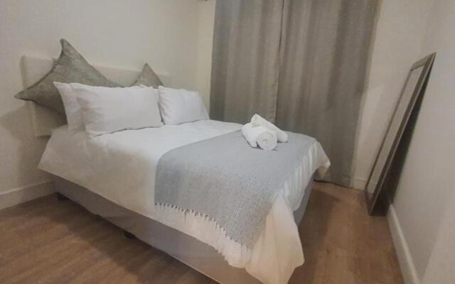 Stunning, Modern 1 bedroom Apartment Sandton