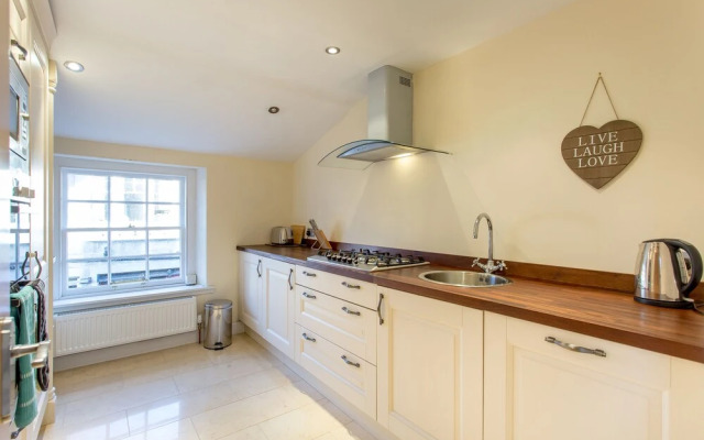 Prestigious Location - Quintessential Mews House