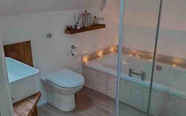Luxury 3 Bedroom Penthouse w Massive Roof Terrace