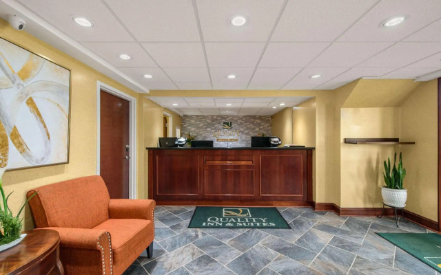 Hibiscus Inn & Suites