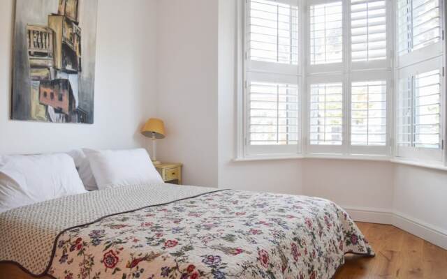 Charming 3-bedroom Garden Flat In Edwardian Terrace