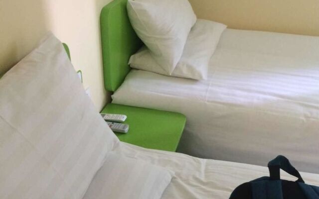 Haiyou Hotel (Xi'an Taibai South Road Metro Station)