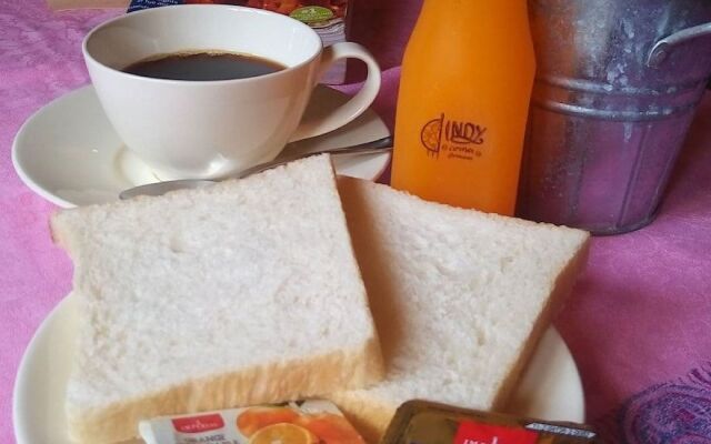 Indy Hostel at Maenam