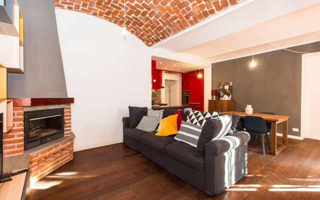 Colorful Statuto Square Design Apart