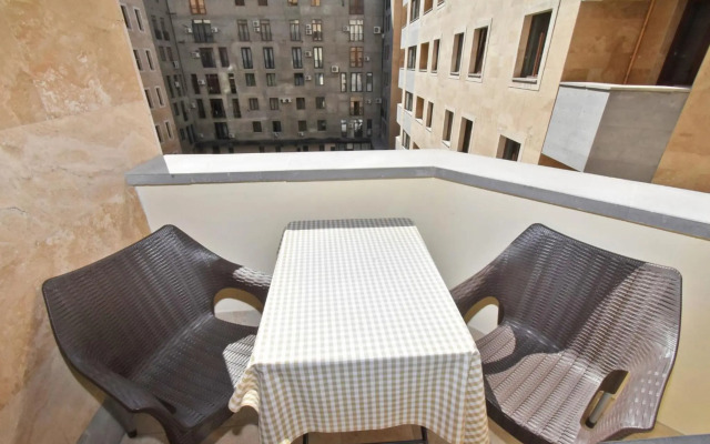 2 room apartment in the centre of yerevan 13sh