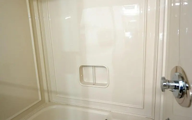 Riverview Inn & Suites