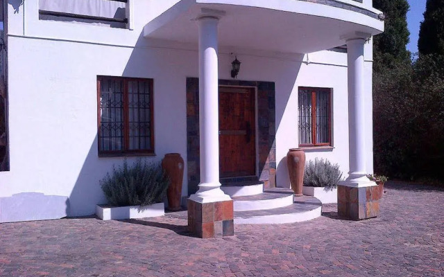 Six Valk Avenue Guest House