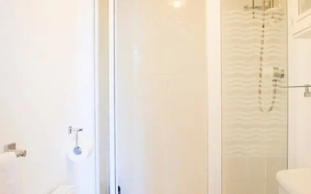 Spacious 2 Bedroom Home in Edinburgh